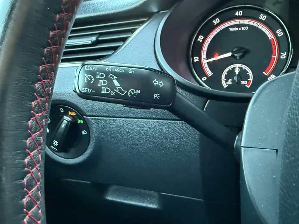 Skoda Octavia Combi RS *LED*NAVI*PANO*8 FACH*EURO 6* 01/2018-photo-23