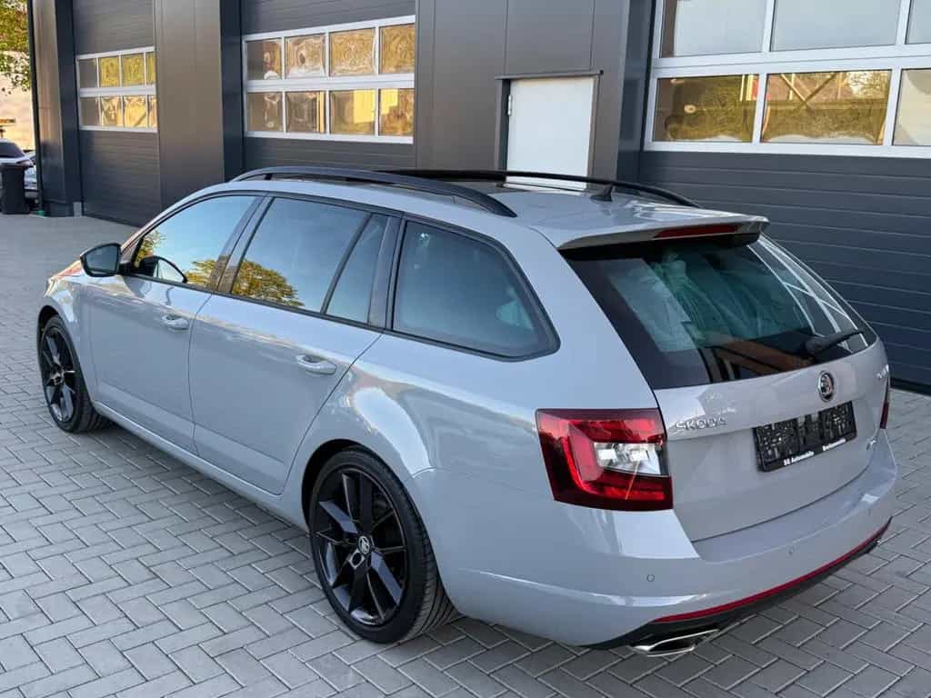 Skoda Octavia Combi RS *LED*NAVI*PANO*8 FACH*EURO 6* 01/2018-photo-3