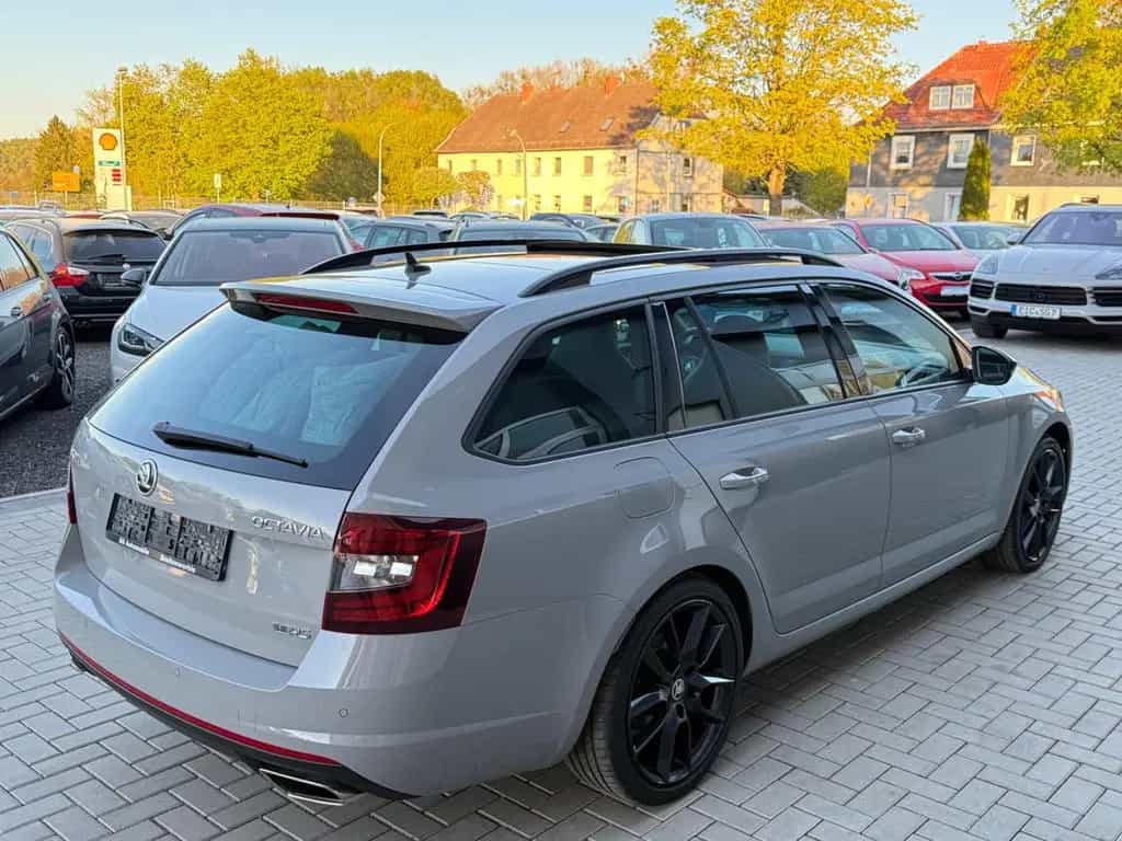 Skoda Octavia Combi RS *LED*NAVI*PANO*8 FACH*EURO 6* 01/2018-photo-6