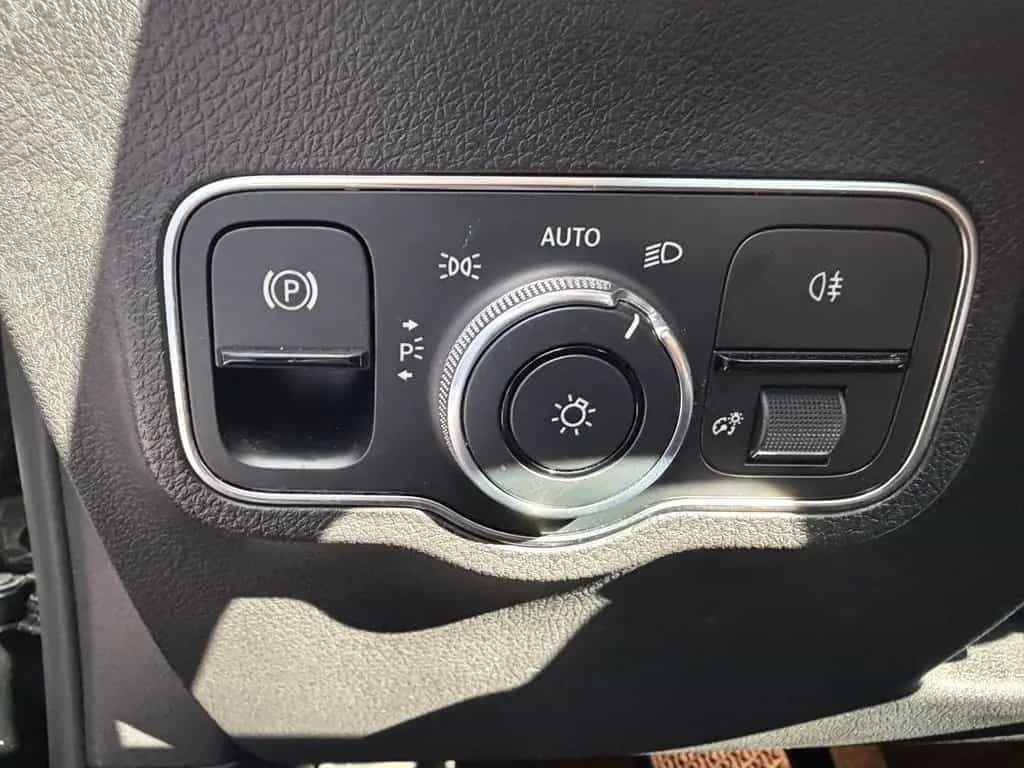 Mercedes-Benz GLB 250 GLB250 4Mat8G Progressive+Pano+Mulibeam+Rfkm. 10/2020-photo-18