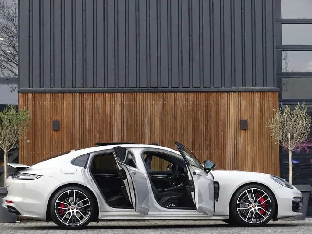 Porsche Panamera 4.0 V8 481PK GTS / carbon / alcantara / 03/2021-photo-1
