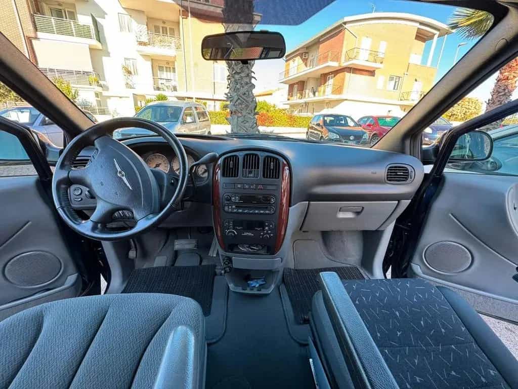 Chrysler Voyager 2.8 CRD cat LX Leather Auto 02/2007-photo-3