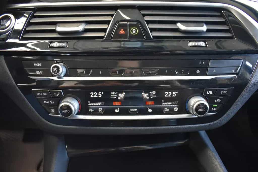 BMW 520 d Touring Autom. Laser~LiveCo~Leder~HuD~360° 03/2021-photo-12