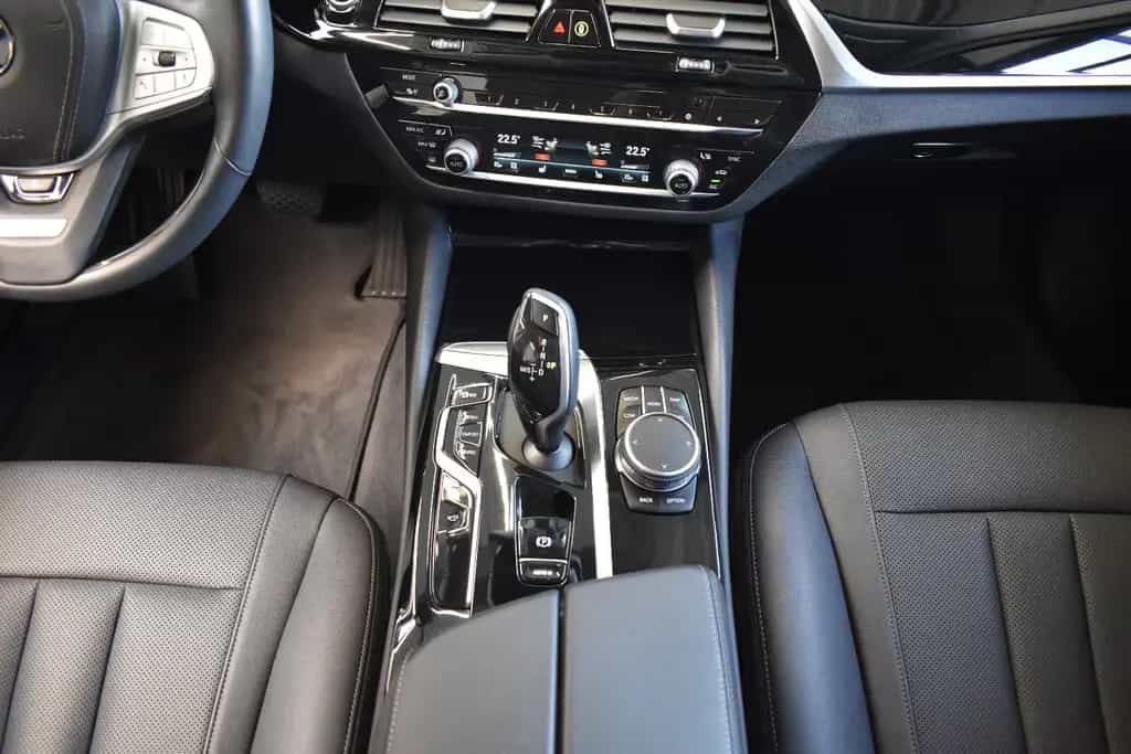 BMW 520 d Touring Autom. Laser~LiveCo~Leder~HuD~360° 03/2021-photo-17