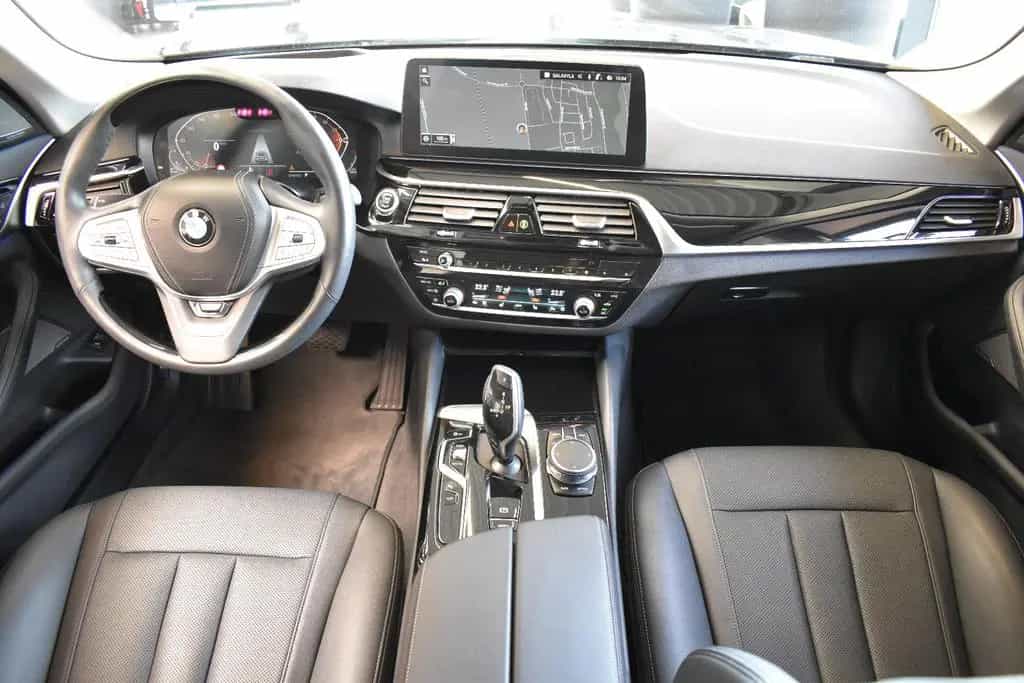 BMW 520 d Touring Autom. Laser~LiveCo~Leder~HuD~360° 03/2021-photo-2