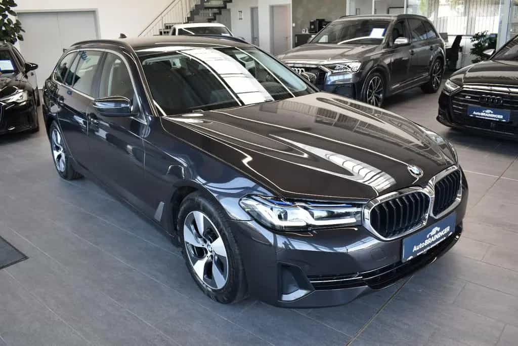 BMW 520 d Touring Autom. Laser~LiveCo~Leder~HuD~360° 03/2021-photo-4