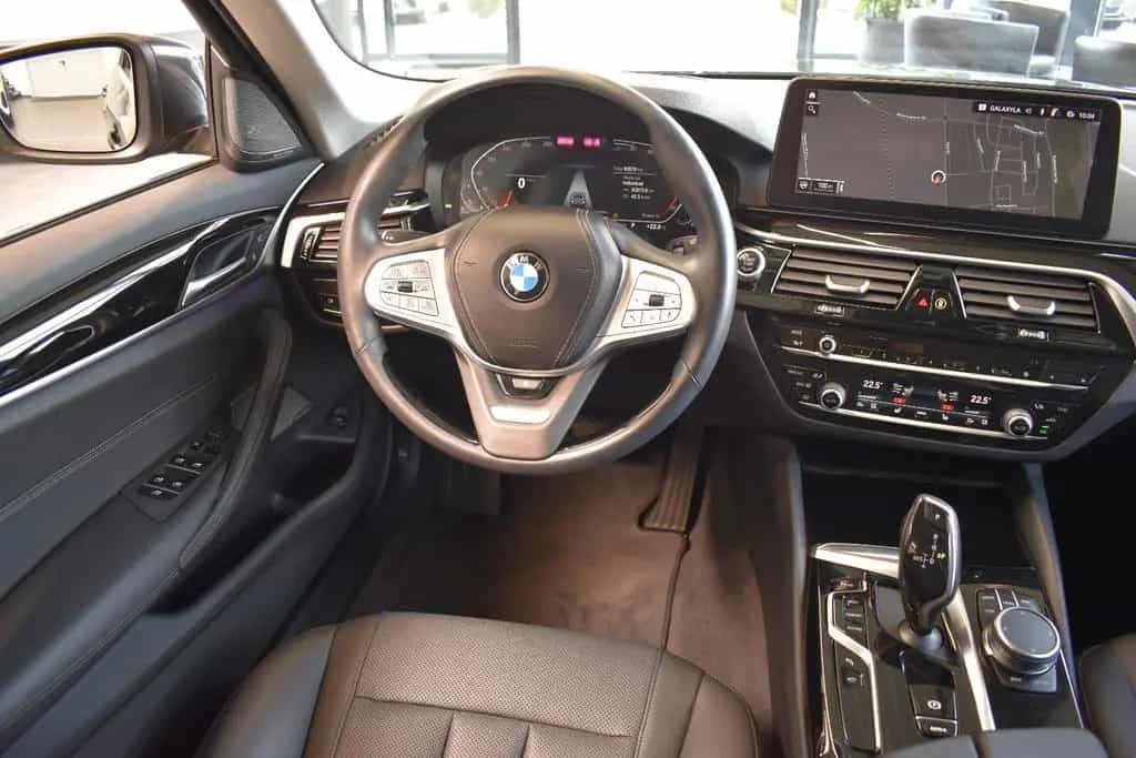 BMW 520 d Touring Autom. Laser~LiveCo~Leder~HuD~360° 03/2021-photo-9