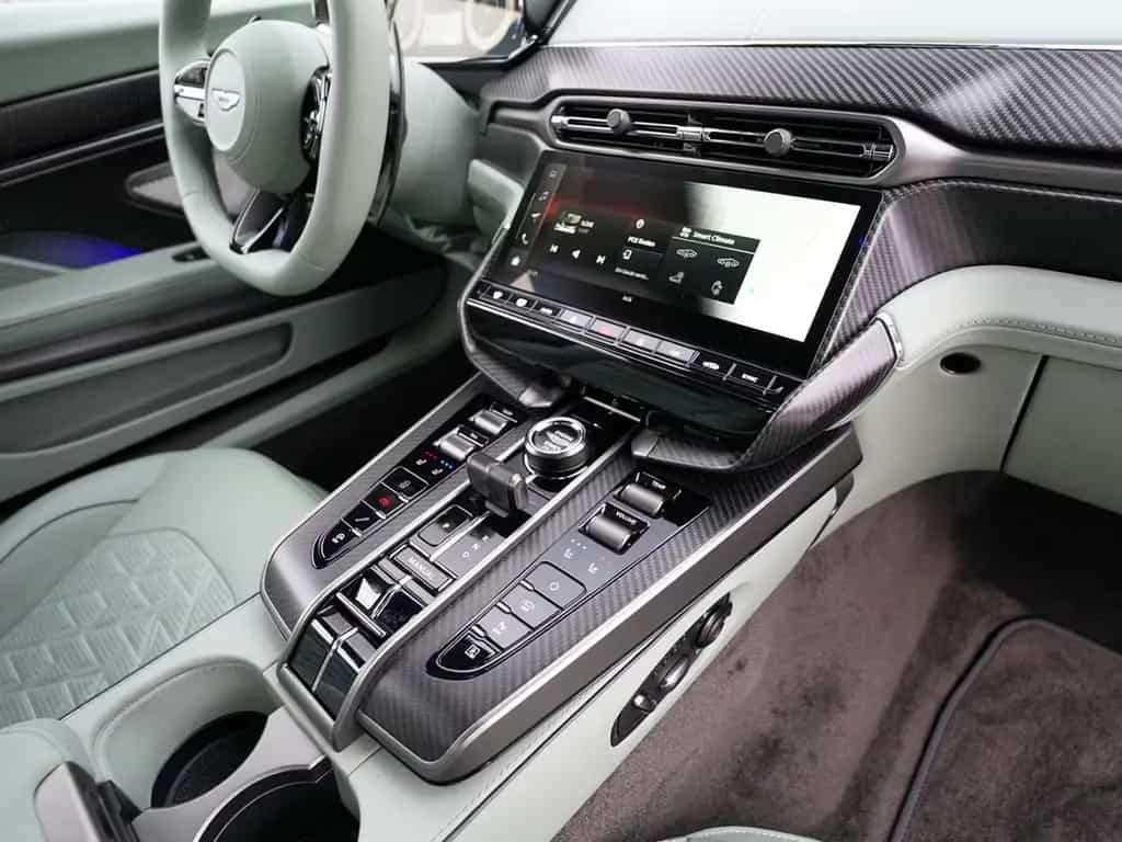Aston Martin Vanquish Volante Epsilon Black / Sage Green null-photo-41