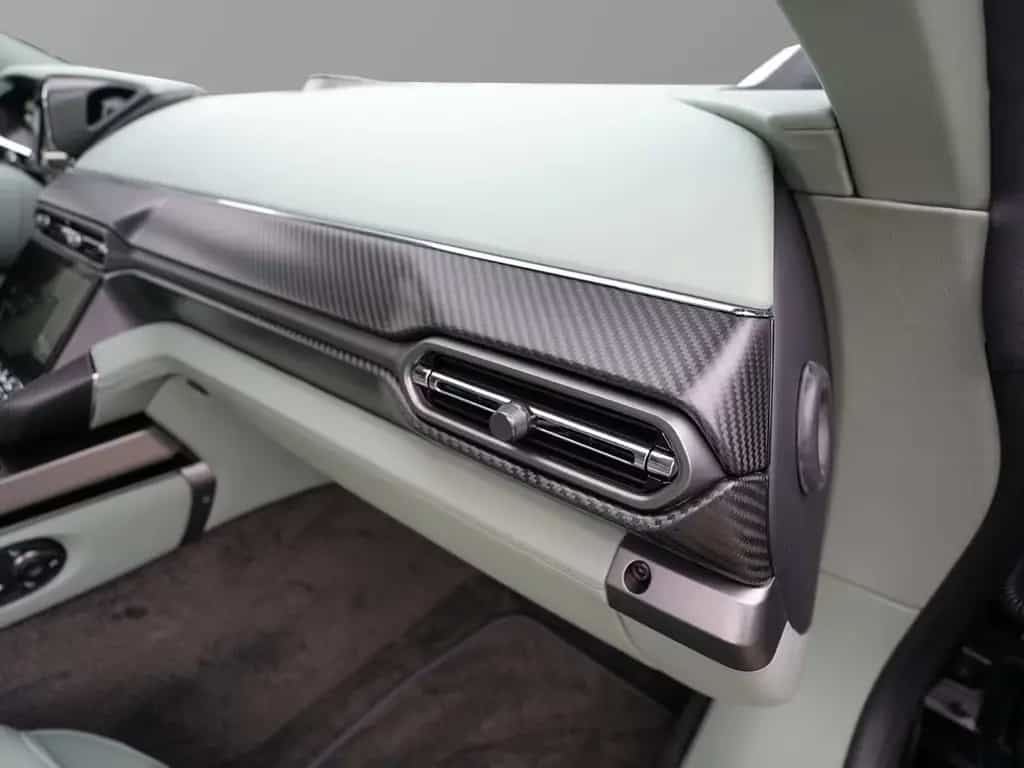 Aston Martin Vanquish Volante Epsilon Black / Sage Green null-photo-42