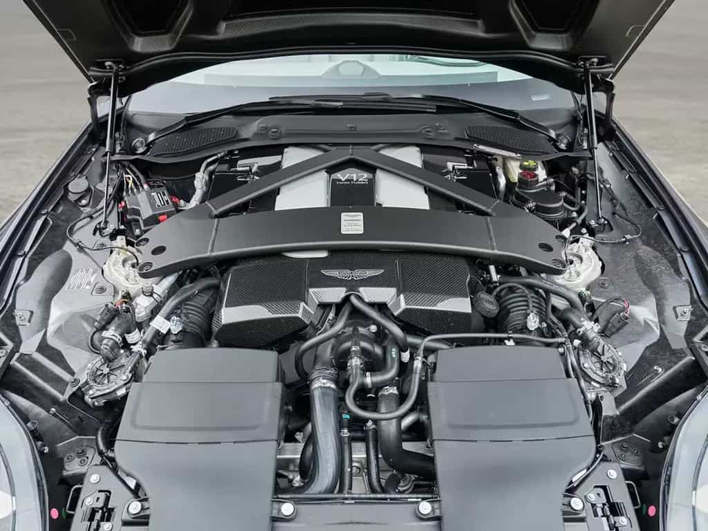 Aston Martin Vanquish Volante Epsilon Black / Sage Green null-photo-43