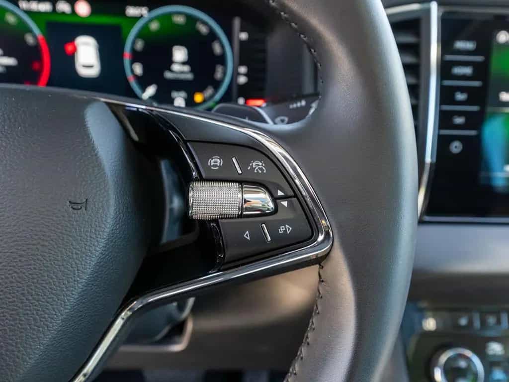 Skoda Karoq Clever 1.5 TSI DSG LED Navi Pano RFK AHK 03/2022-photo-18
