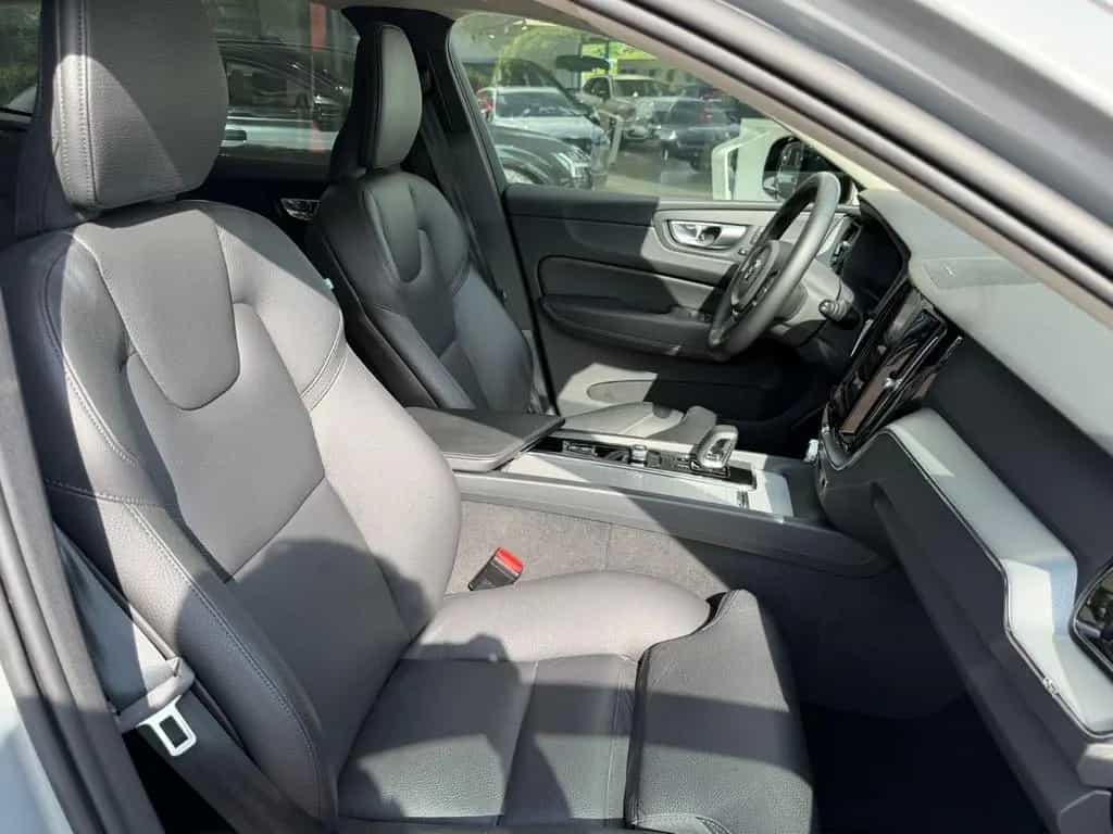 Volvo XC60 B4 D Plus Dark Auto 11/2023-photo-7