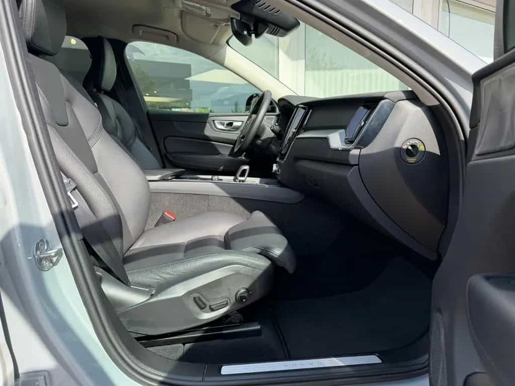 Volvo XC60 B4 D Plus Dark Auto 11/2023-photo-8