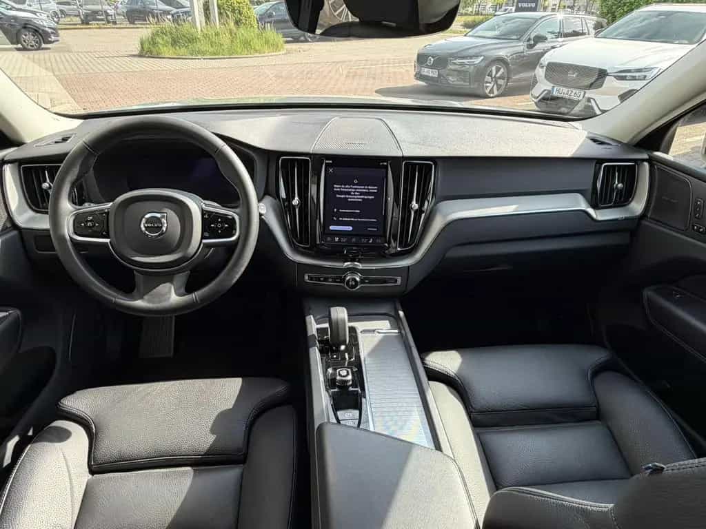 Volvo XC60 B4 D Plus Dark Auto 11/2023-photo-2