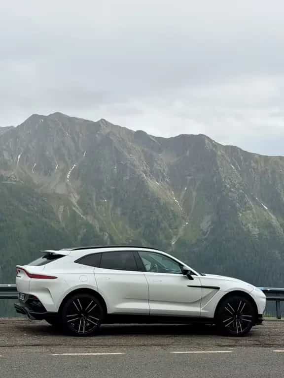 Aston Martin DBX 4.0 V8 DBX707 06/2023-photo-1