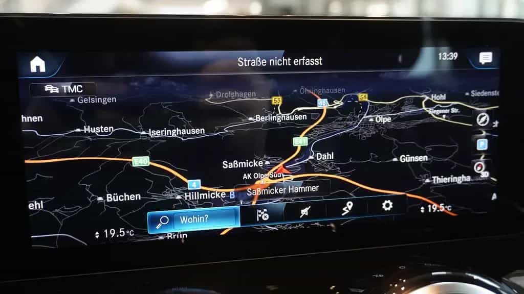 Mercedes-Benz GLB 250 *ACC*AHK*BURMESTER*PANO*360°KAM*STHZ* 02/2022-photo-13