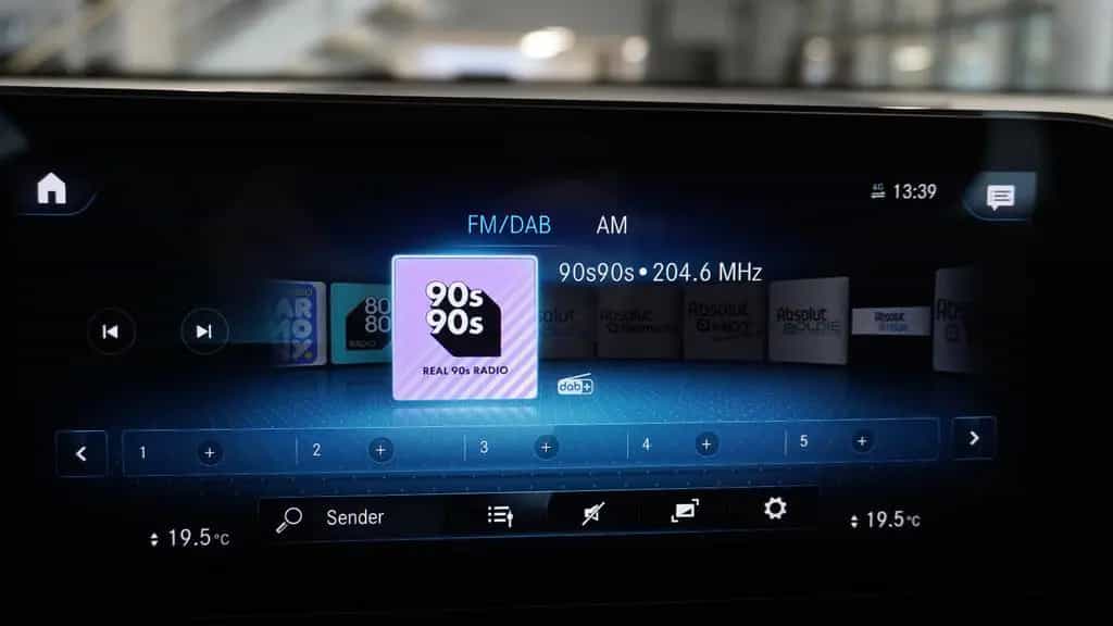 Mercedes-Benz GLB 250 *ACC*AHK*BURMESTER*PANO*360°KAM*STHZ* 02/2022-photo-15
