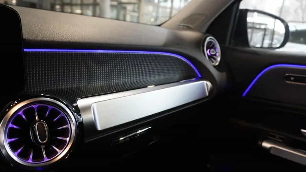 Mercedes-Benz GLB 250 *ACC*AHK*BURMESTER*PANO*360°KAM*STHZ* 02/2022-photo-29