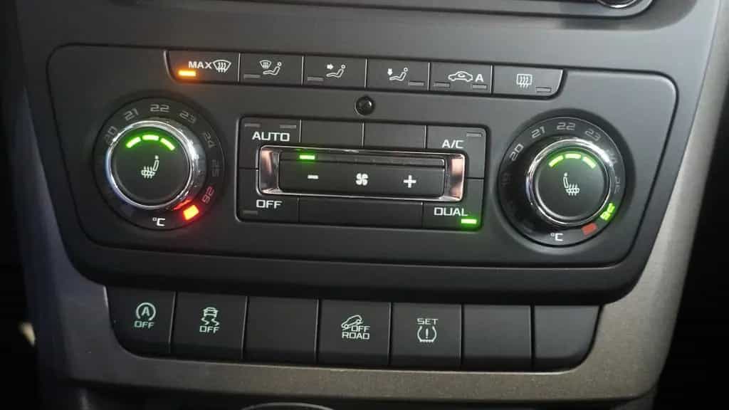 Skoda Yeti Style 4x4*BI-XENON*1-HAND*NAVI* 02/2016-photo-16