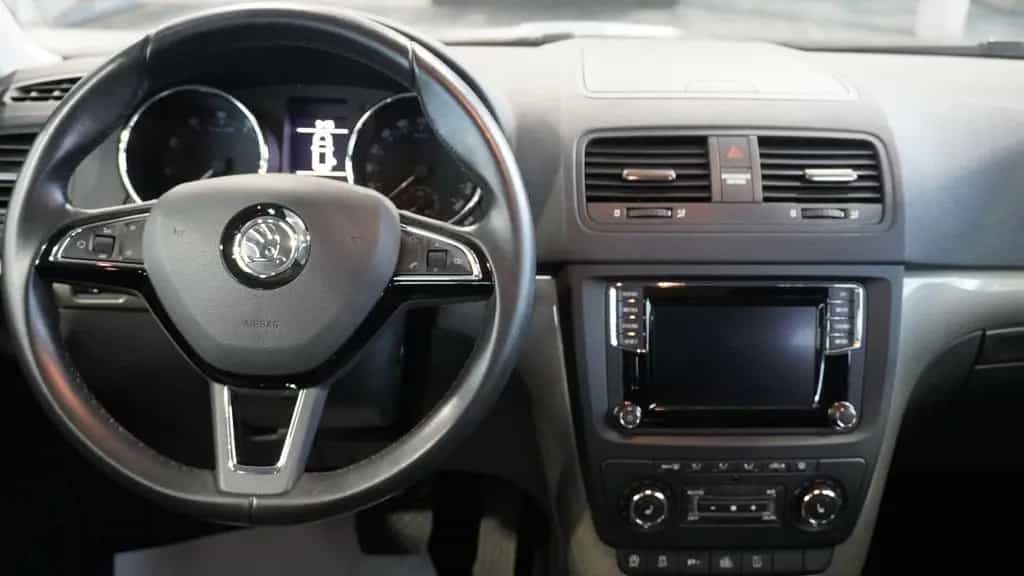 Skoda Yeti Style 4x4*AHK*BI-XENON*DAB* 01/2016-photo-11