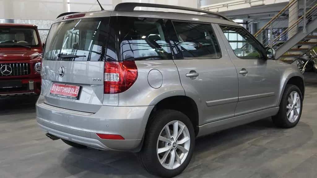 Skoda Yeti Style 4x4*AHK*BI-XENON*DAB* 01/2016-photo-4
