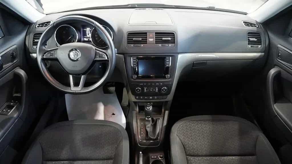 Skoda Yeti Style 4x4*AHK*BI-XENON*DAB* 01/2016-photo-8