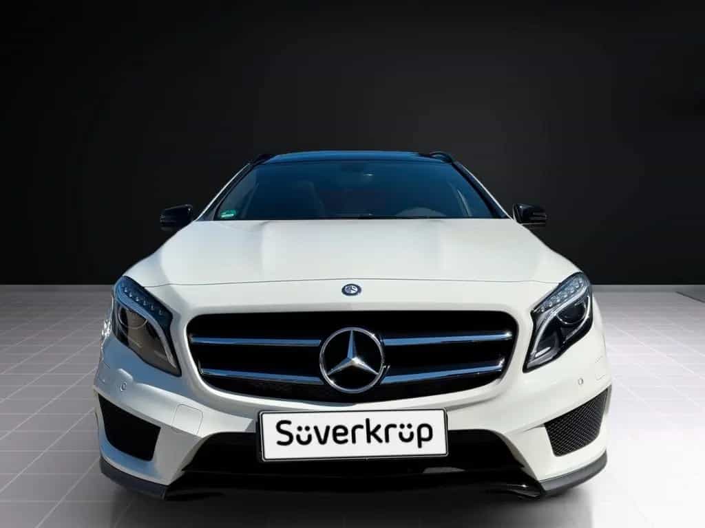 Mercedes-Benz GLA 200 AMG NIGHT PANO AUTOMATIK wenig Km 05/2015-photo-1