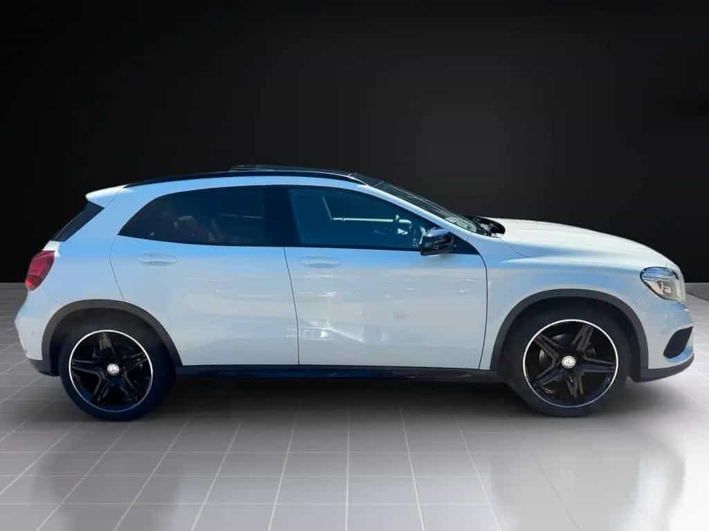 Mercedes-Benz GLA 200 AMG NIGHT PANO AUTOMATIK wenig Km 05/2015-photo-3