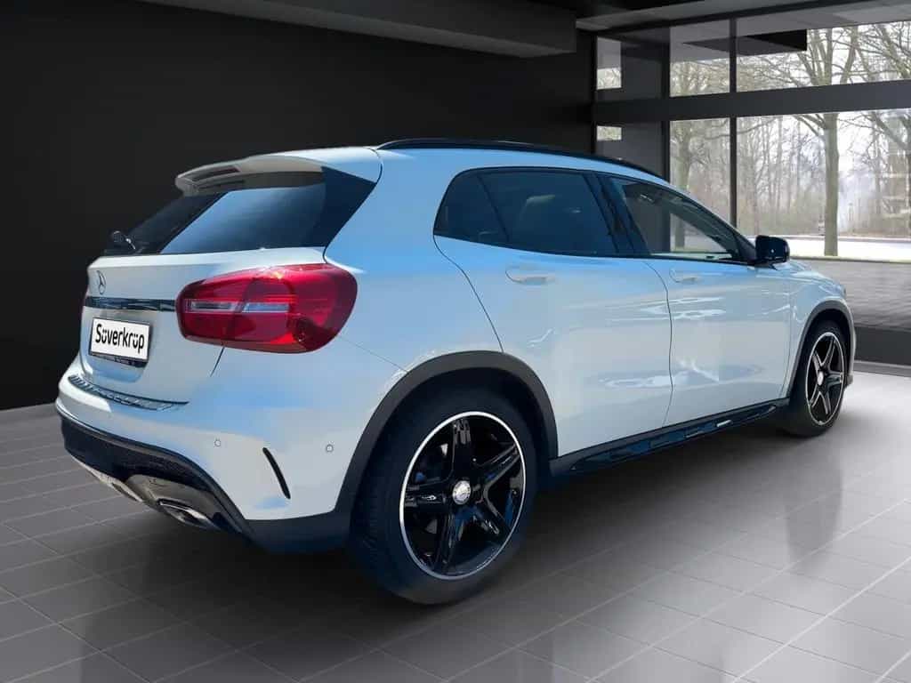 Mercedes-Benz GLA 200 AMG NIGHT PANO AUTOMATIK wenig Km 05/2015-photo-4