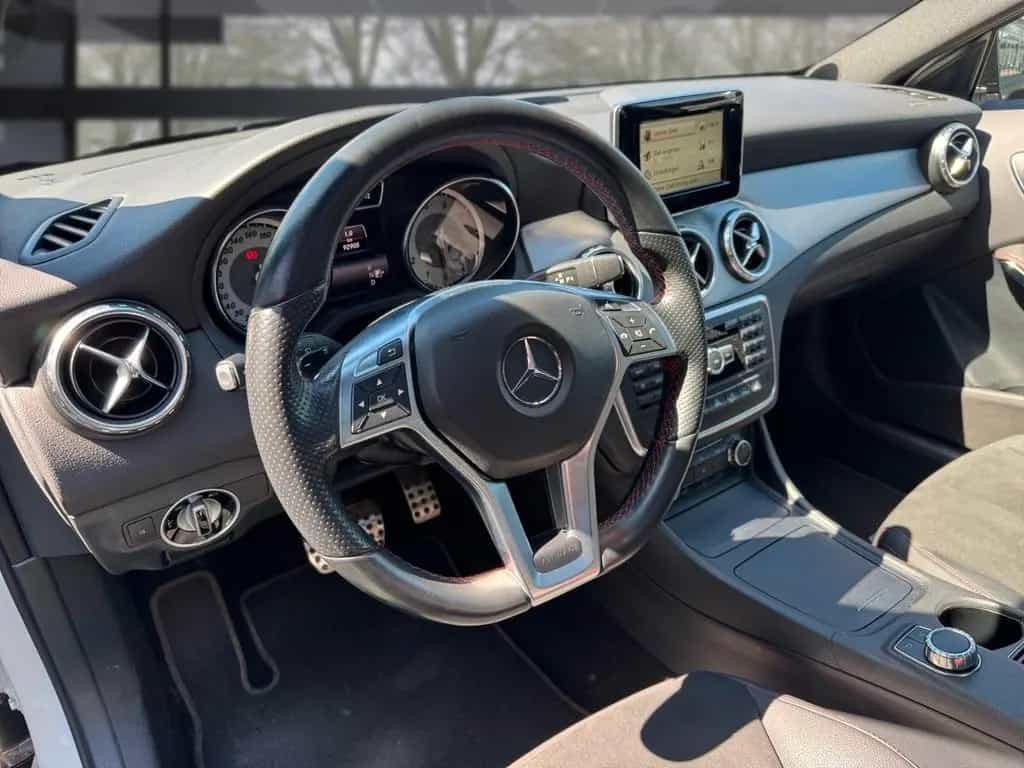 Mercedes-Benz GLA 200 AMG NIGHT PANO AUTOMATIK wenig Km 05/2015-photo-9