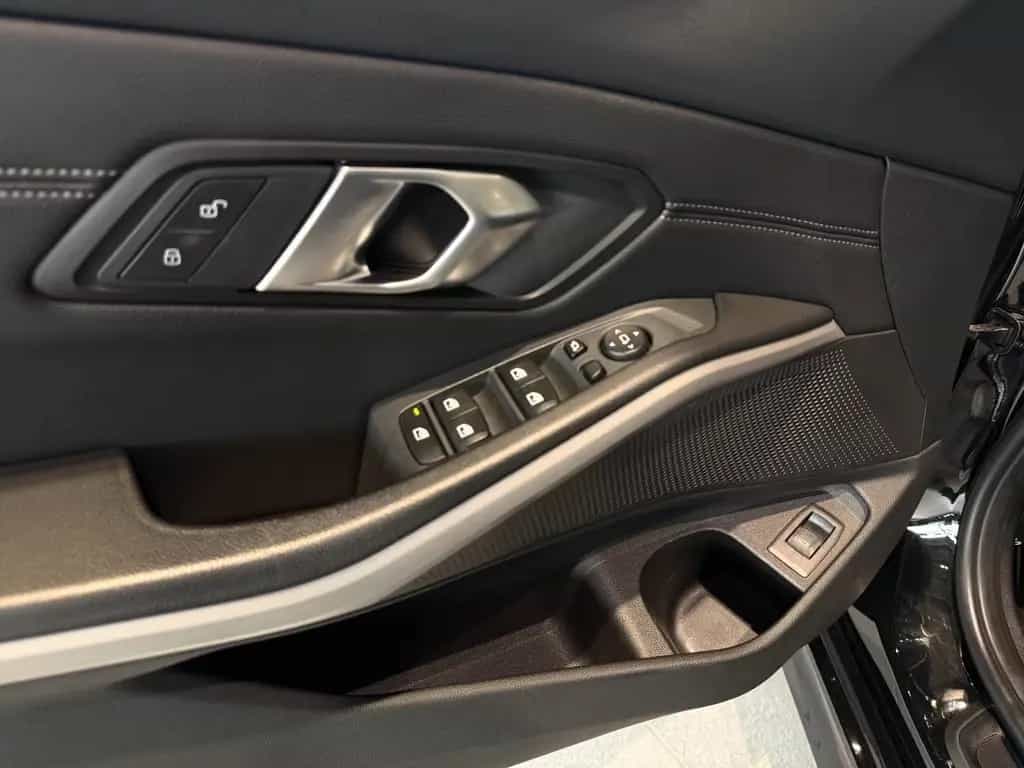 BMW 320 d Touring Advantage*M-Technic* 04/2021-photo-10