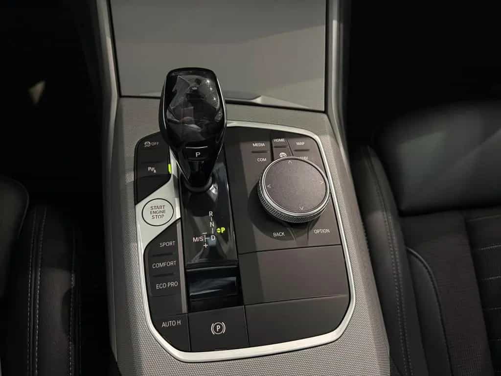 BMW 320 d Touring Advantage*M-Technic* 04/2021-photo-18