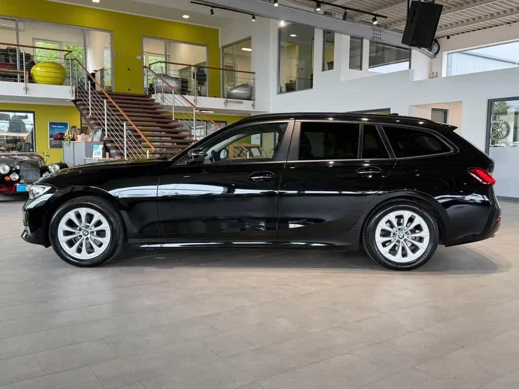 BMW 320 d Touring Advantage*M-Technic* 04/2021-photo-2