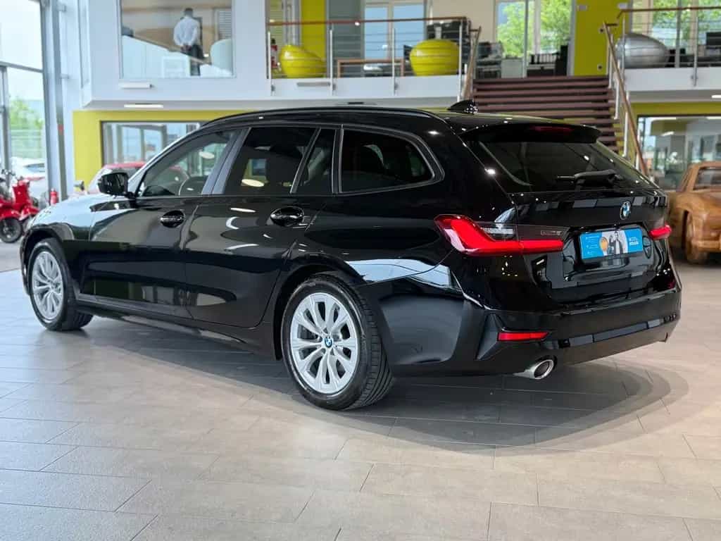BMW 320 d Touring Advantage*M-Technic* 04/2021-photo-3