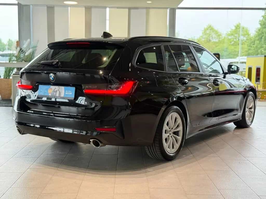 BMW 320 d Touring Advantage*M-Technic* 04/2021-photo-6