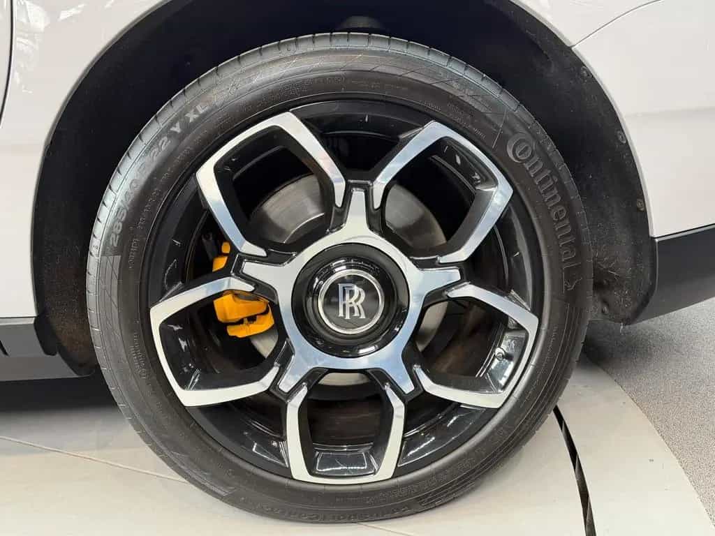 Rolls-Royce Cullinan 6.8 V12*BLACK BADGE*STARLIGHT 09/2021-photo-14