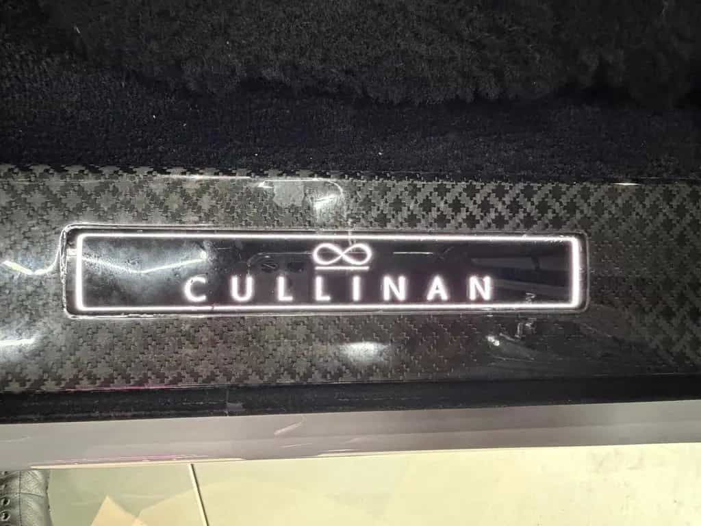 Rolls-Royce Cullinan 6.8 V12*BLACK BADGE*STARLIGHT 09/2021-photo-15