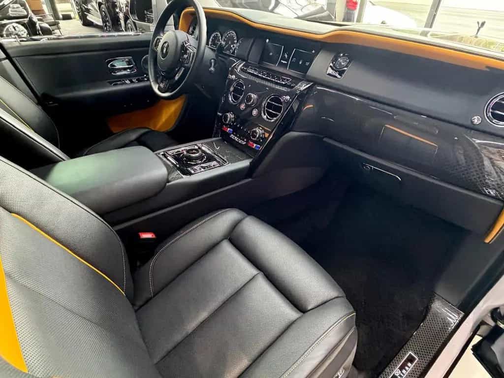 Rolls-Royce Cullinan 6.8 V12*BLACK BADGE*STARLIGHT 09/2021-photo-19