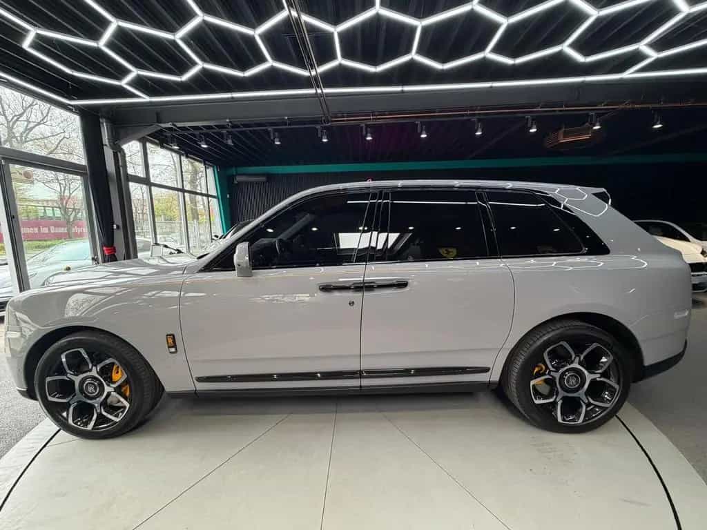 Rolls-Royce Cullinan 6.8 V12*BLACK BADGE*STARLIGHT 09/2021-photo-2