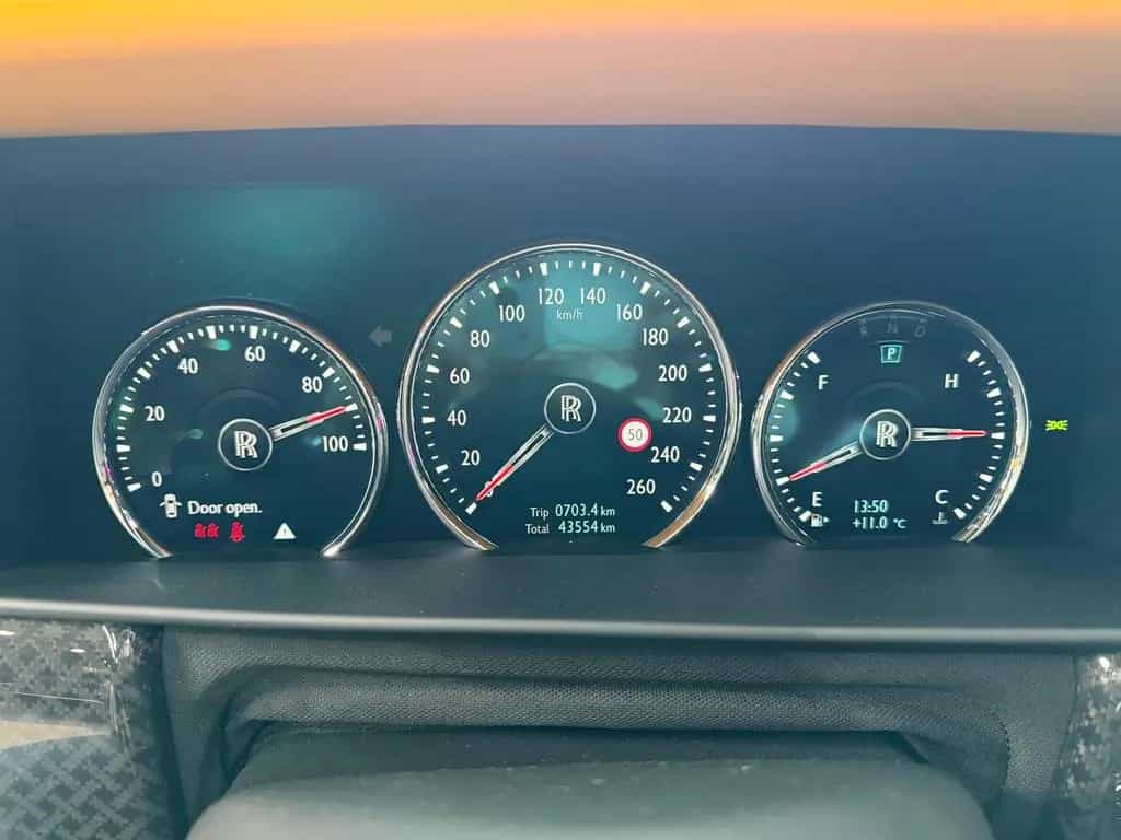 Rolls-Royce Cullinan 6.8 V12*BLACK BADGE*STARLIGHT 09/2021-photo-26
