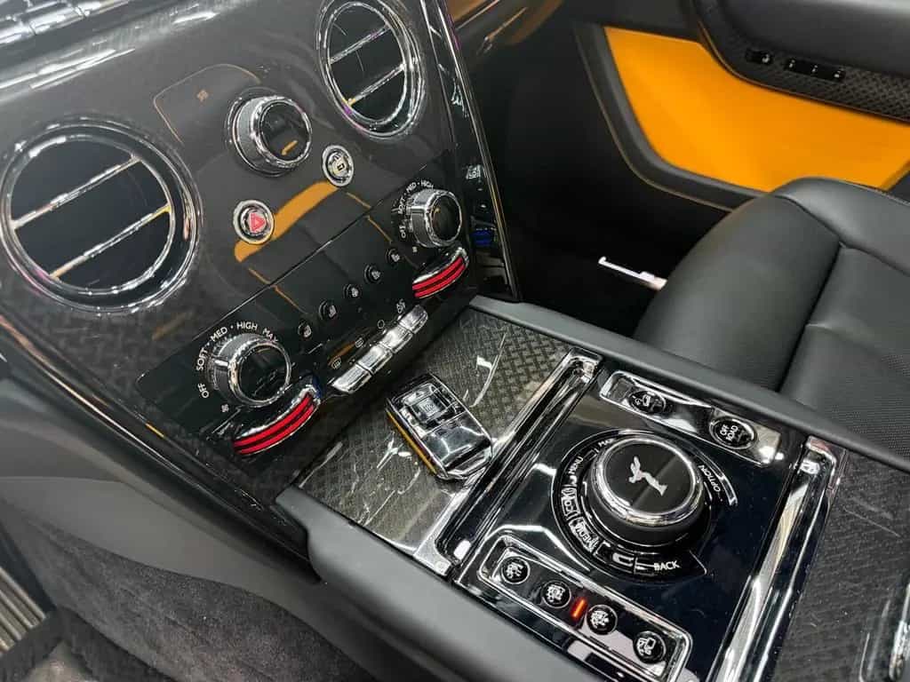Rolls-Royce Cullinan 6.8 V12*BLACK BADGE*STARLIGHT 09/2021-photo-27