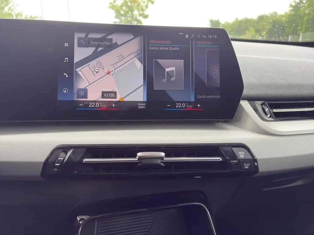 BMW X1 sDrive20i Sitzheizung Navi PDC LED 06/2023-photo-7