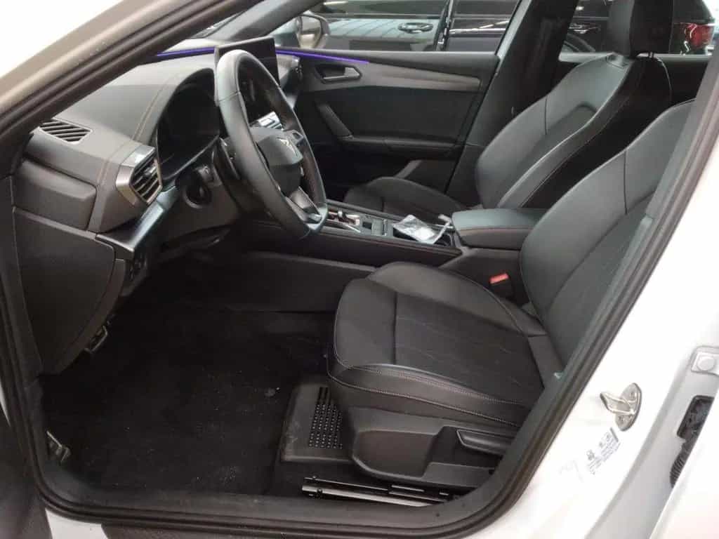 Cupra Leon 1.5eTSI 150 PS 7 Gang DSG CUPRA  LED Navi A 08/2025-photo-2