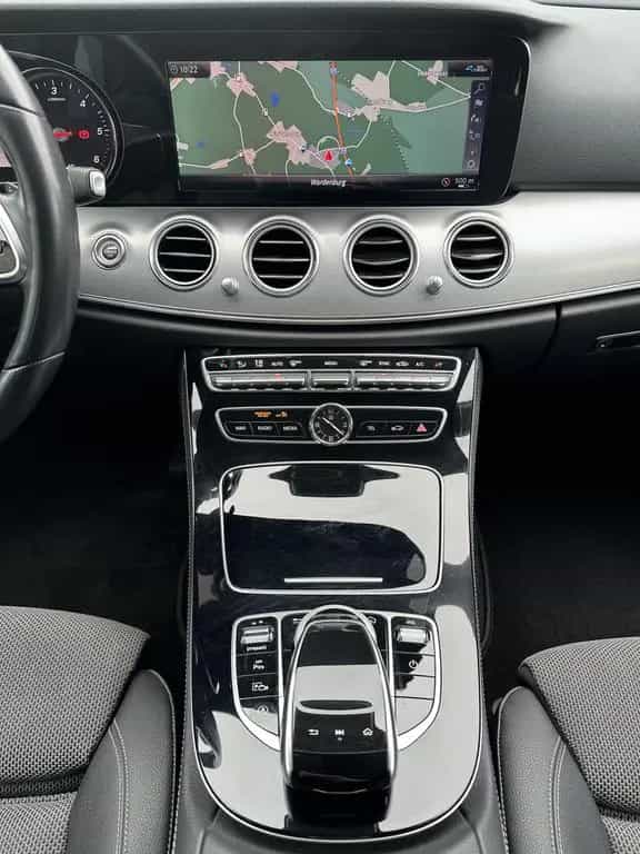 Mercedes-Benz E 220 d Limousine Avantgarde NAV+LED+AHK+CARPLAY 09/2019-photo-14