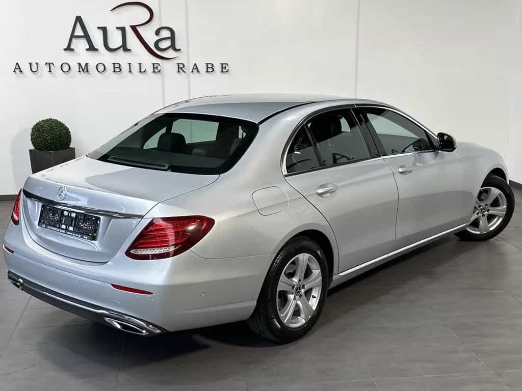 Mercedes-Benz E 220 d Limousine Avantgarde NAV+LED+AHK+CARPLAY 09/2019-photo-4