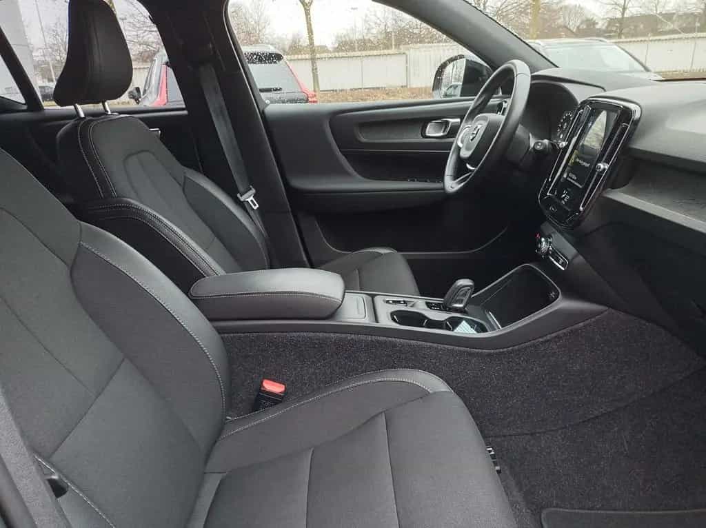 Volvo XC40 D3 Momentum Pro Geartronic 12/2019-photo-23