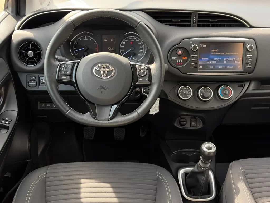 Toyota Yaris 1.5 Ltr. Kamera Klima BLT SHZ LKA AM 11/2018-photo-9