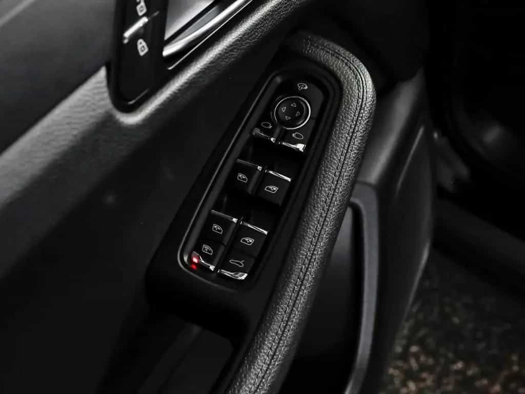 Porsche Macan **PANO-SPUR-CARPLAY-LED-STERNEHIMMEL-DAB+* 07/2020-photo-17