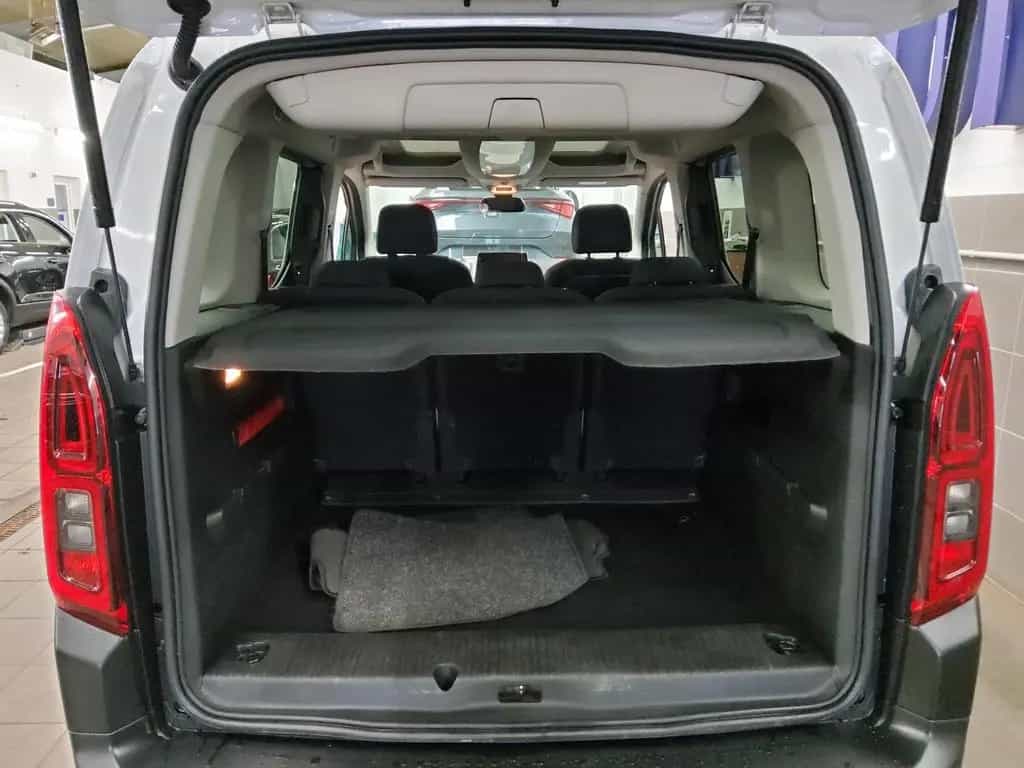 Citroën Berlingo 1.2 PureTech Shine Glasdach PDC AHK 03/2023-photo-10