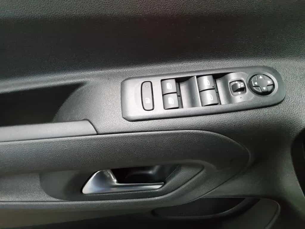 Citroën Berlingo 1.2 PureTech Shine Glasdach PDC AHK 03/2023-photo-8